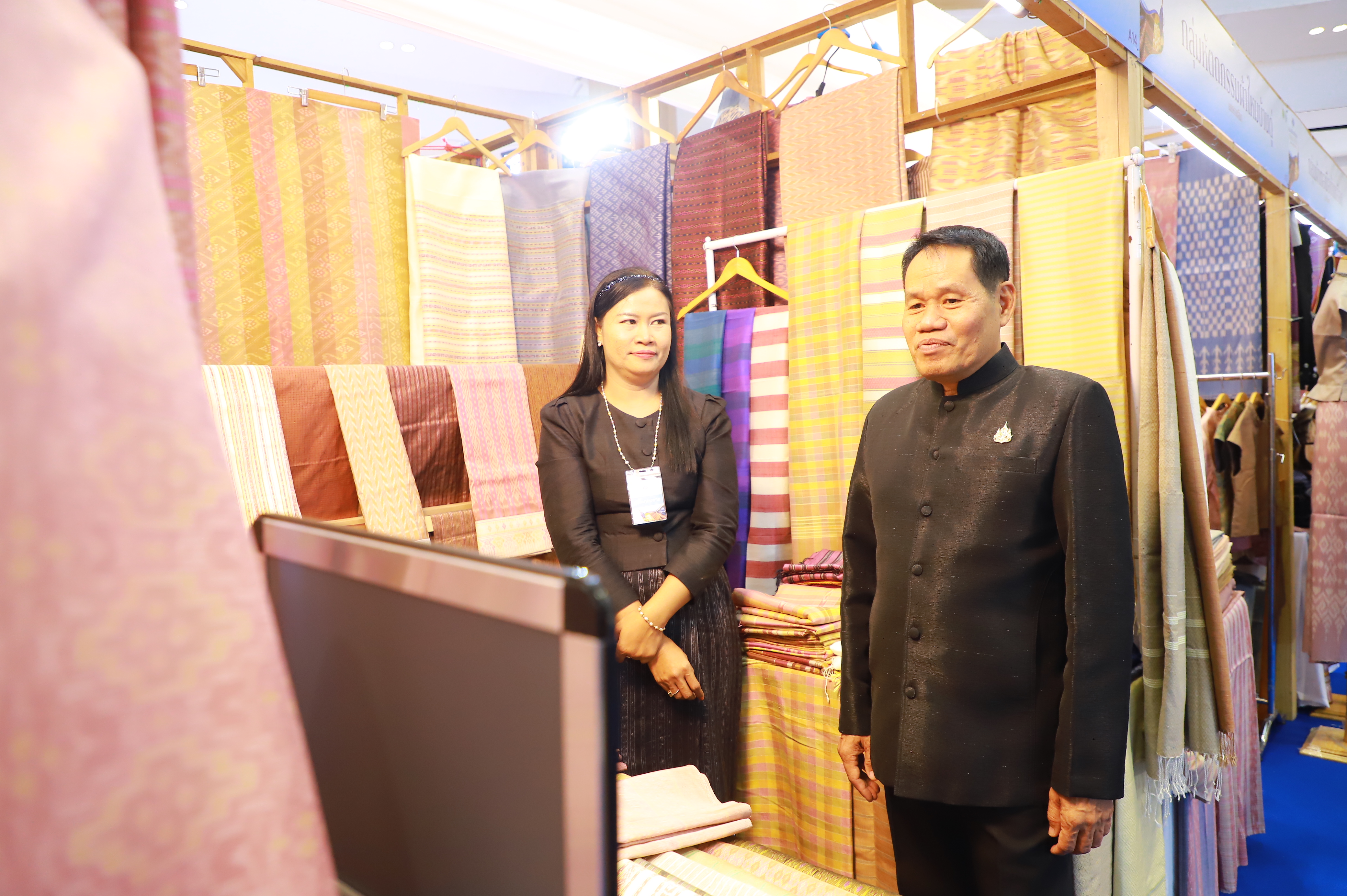 title - ส.ป.ก. ร่วมพิธีเปิดงานหม่อนไหมสัญจร ณ กรุงเทพมหานครและจังหวัดนนทบุรี ครั้งที่ 1 ชูนโยบาย ตลาดนำการผลิต เพิ่มช่องทางจำหน่าย สร้างรายได้เกษตรกร